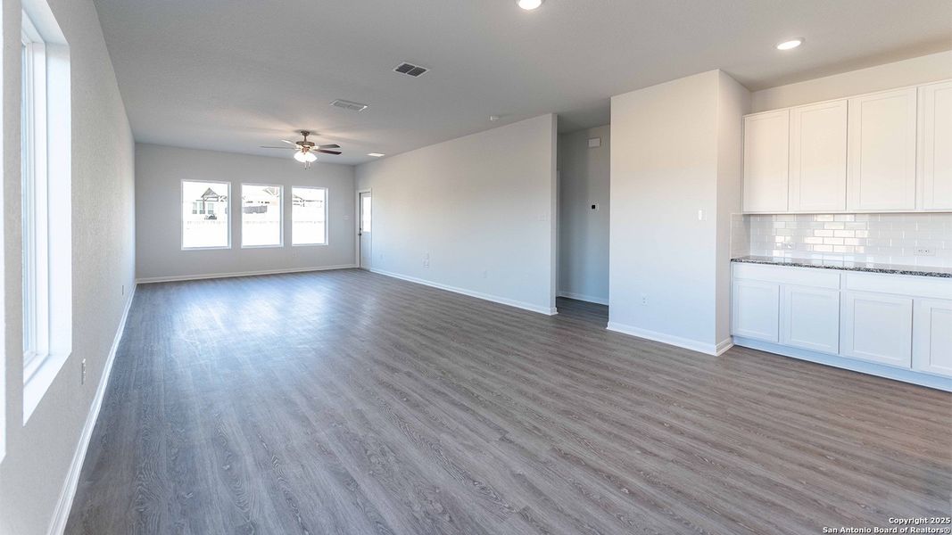 Spacious, unfurnished interior of a new home in Willow View, Converse (Image 11).