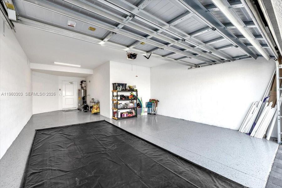 Spacious, unfurnished interior of a new home in , Naples (Image 21).