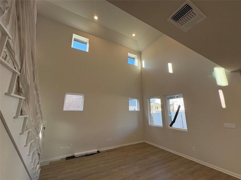 Spacious, unfurnished interior of a new home in La Cima, San Marcos (Image 9).