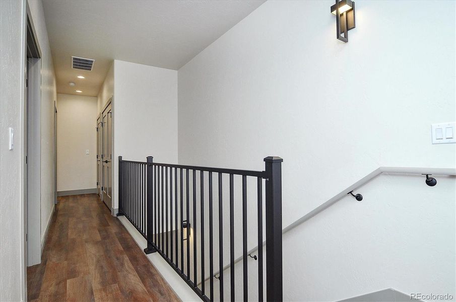 Spacious, unfurnished interior of a new home in , Salida (Image 20).