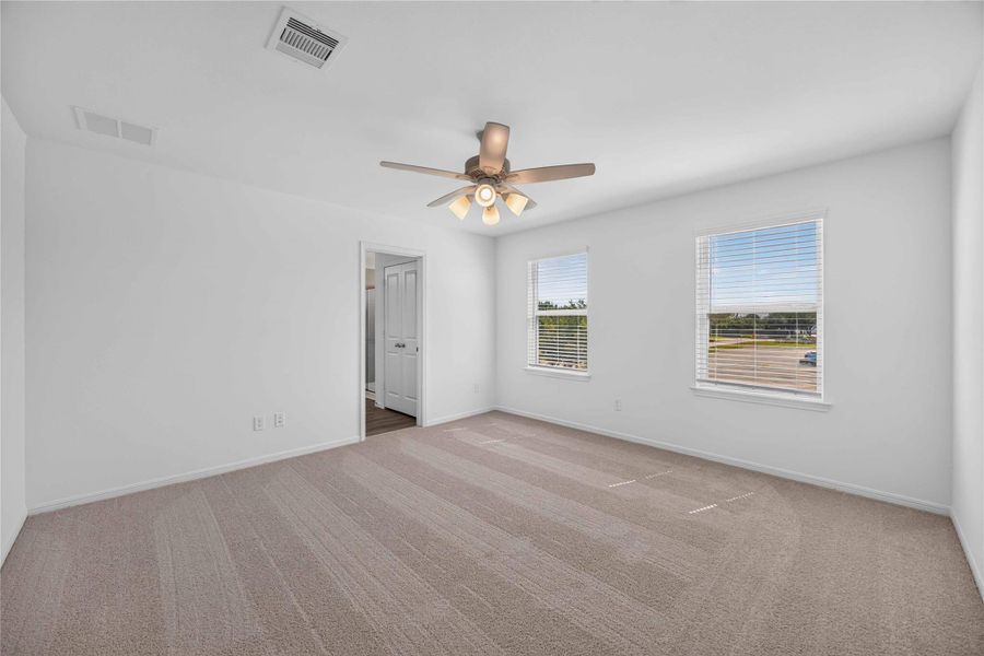 Spacious, unfurnished interior of a new home in , Houston (Image 19).