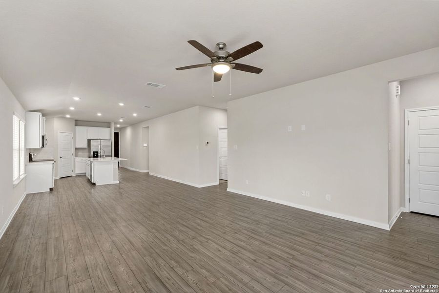 Spacious, unfurnished interior of a new home in Lark Canyon, New Braunfels (Image 21).