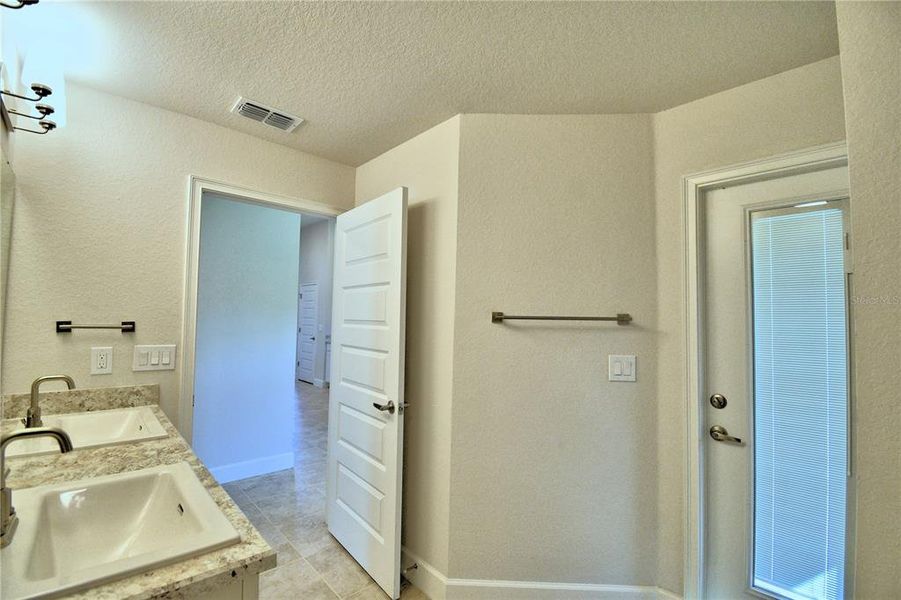 Image 52 of a home in .