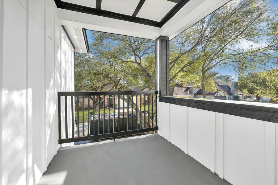 balcony with view to the front of the house