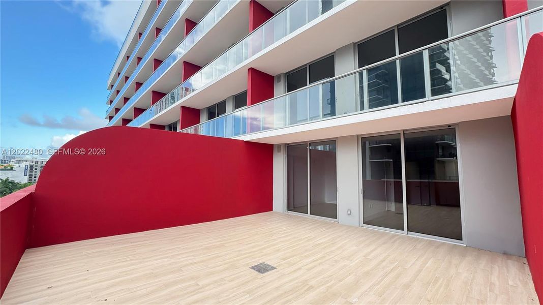 Condo located in Miami, FL showcasing its design and architecture (Image 17).
