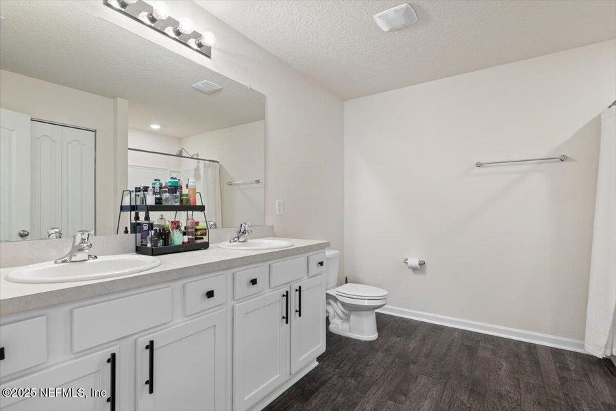 Furnished interior view inside a new home in Willow Springs, Green Cove Springs (Image 16). Furnished interior view inside a new home in Willow Springs, Green Cove Springs (Image 16).