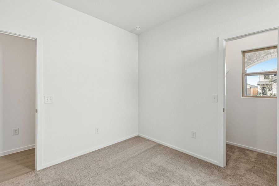 Spacious, unfurnished interior of a new home in Mavera, Conroe (Image 18).