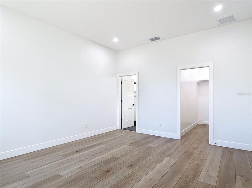 Spacious, unfurnished interior of a new home in , North Port (Image 17).