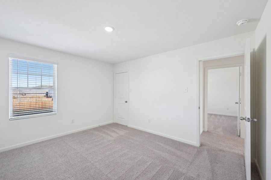 Spacious, unfurnished interior of a new home in , Summerville (Image 11).