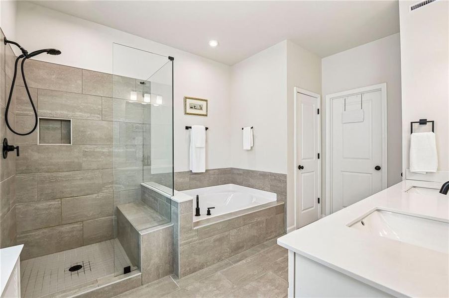 Furnished interior view inside a new home in Pine Mountain Park, Kennesaw (Image 19).