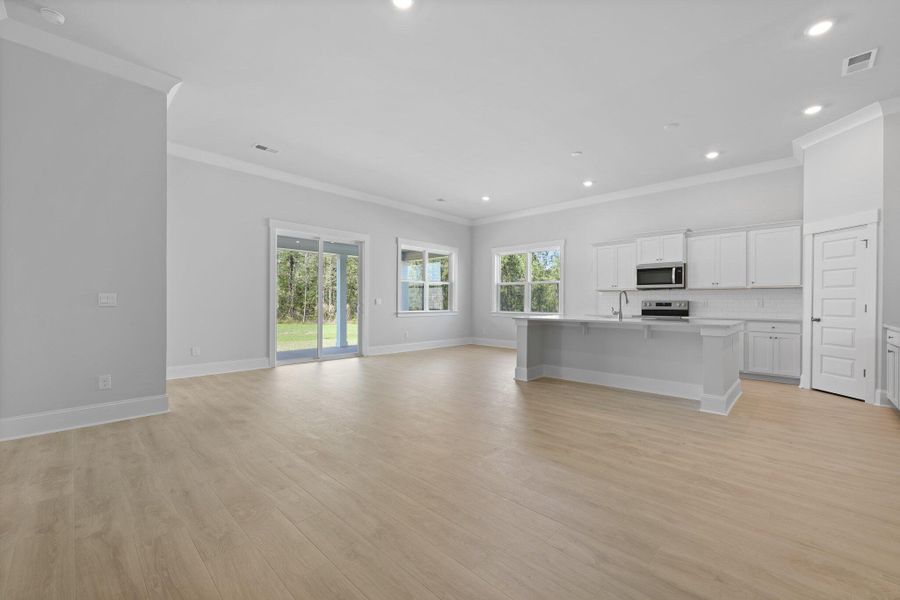 Spacious, unfurnished interior of a new home in Sheep Island, Summerville (Image 22).