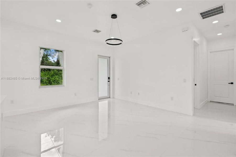 Spacious, unfurnished interior of a new home in , Lehigh Acres (Image 29).