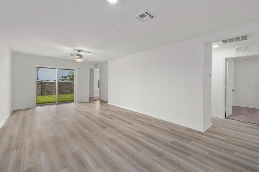 Spacious, unfurnished interior of a new home in Gum Lake Preserve, Lake Alfred (Image 17).