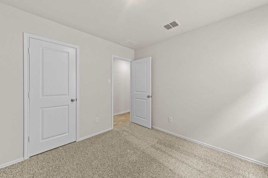 Spacious, unfurnished interior of a new home in Sunset Oaks, Maxwell (Image 23).