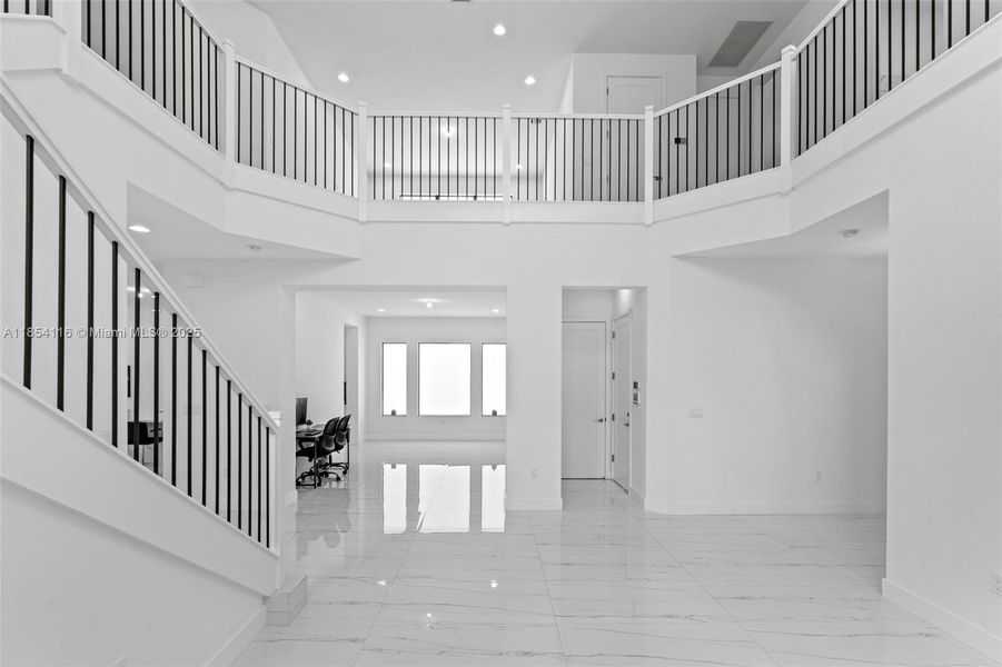 Spacious, unfurnished interior of a new home in , Boca Raton (Image 43).