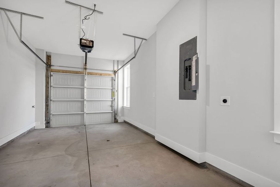 Spacious, unfurnished interior of a new home in Echo Park, Suwanee (Image 20).