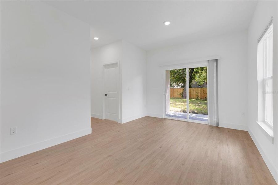 Spacious, unfurnished interior of a new home in , Orlando (Image 26).