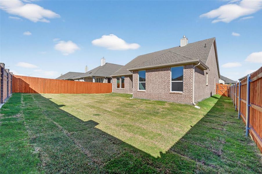 Exterior details and patio area of a home in Northstar, Fort Worth (Image 25).