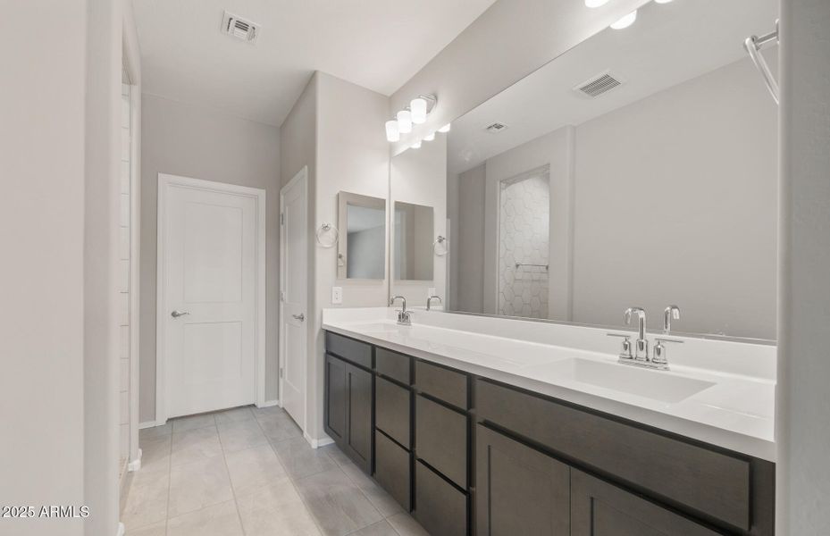 Owner's Bathroom Owner's Bathroom