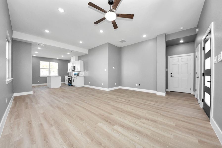 Spacious, unfurnished interior of a new home in , Conroe (Image 21). Spacious, unfurnished interior of a new home in , Conroe (Image 21).