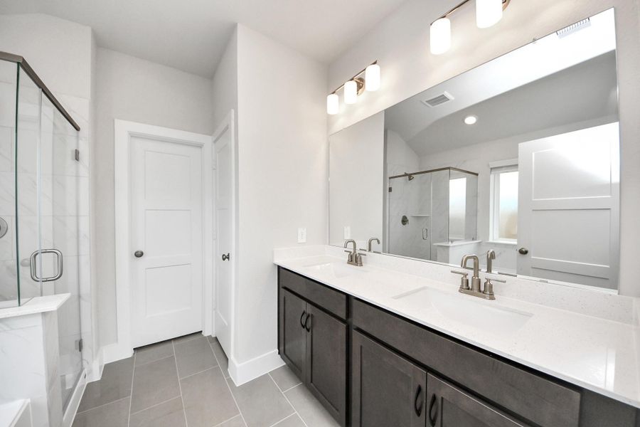 Furnished interior view inside a new home in Laurel Landing: Landmark Collection, Alvin (Image 15).