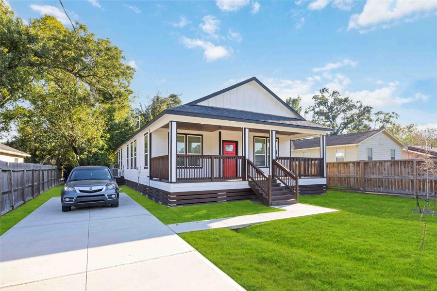 Exterior details and patio area of a home in , Houston (Image 3).