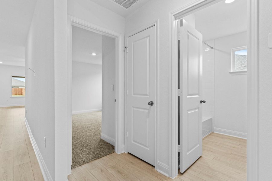 Spacious, unfurnished interior of a new home in Riverview, Georgetown (Image 12).