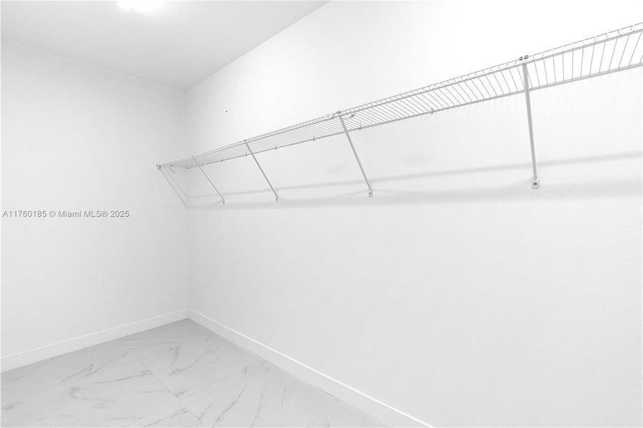Spacious, unfurnished interior of a new home in , Lehigh Acres (Image 13).