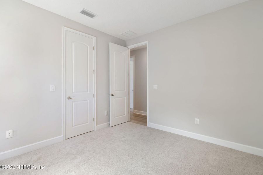 Spacious, unfurnished interior of a new home in Sandy Ridge, Yulee (Image 27).