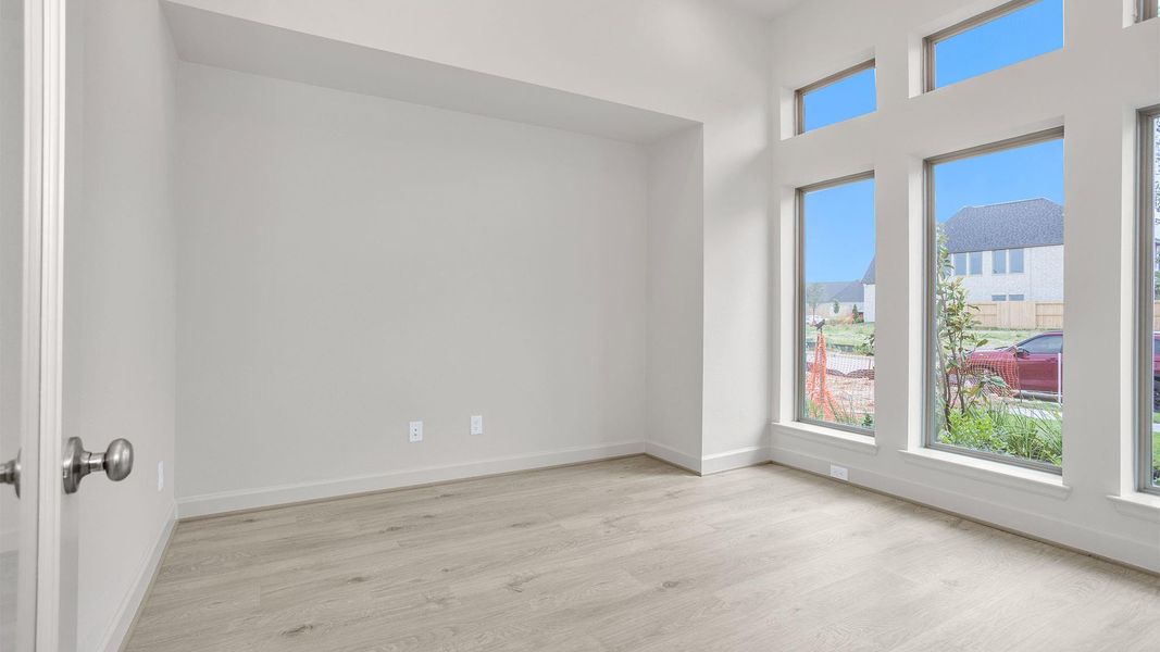Spacious, unfurnished interior of a new home in Candela, Richmond (Image 7).