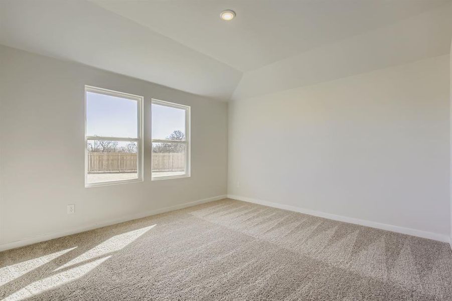 Spacious, unfurnished interior of a new home in Middlefield Village, Dallas (Image 15).