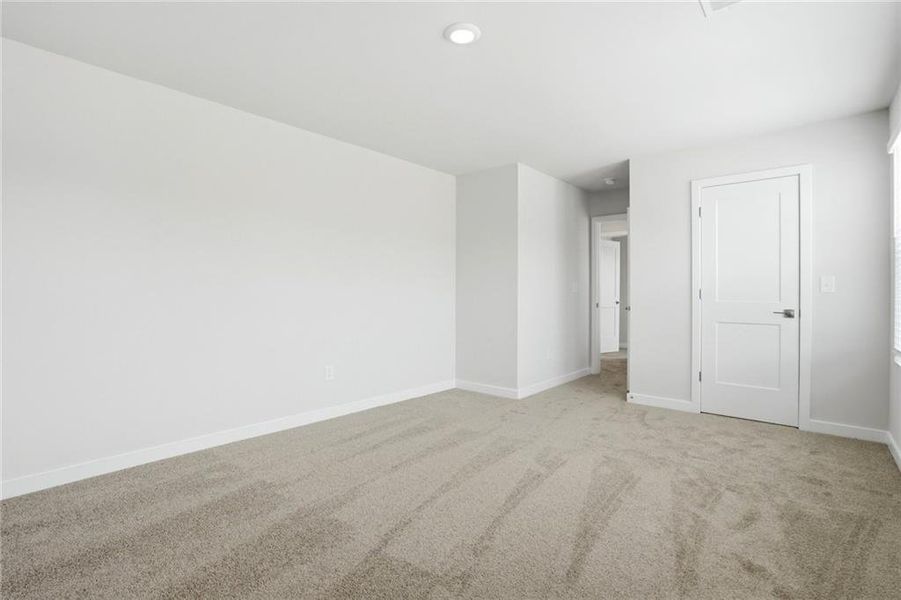 Spacious, unfurnished interior of a new home in Creekbend Overlook, South Fulton (Image 22).