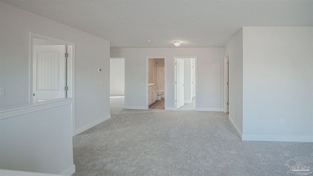 Spacious, unfurnished interior of a new home in Pine Top, Cantonment (Image 14).