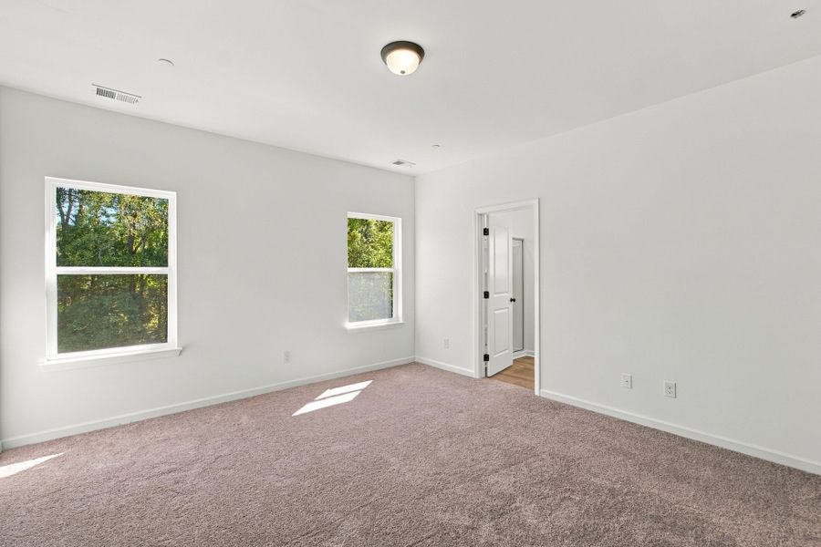 Spacious, unfurnished interior of a new home in Laurelwood Park, Gallatin (Image 22).