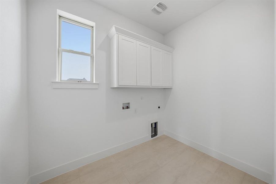 Spacious, unfurnished interior of a new home in Quail Hollow, Rockwall (Image 31).