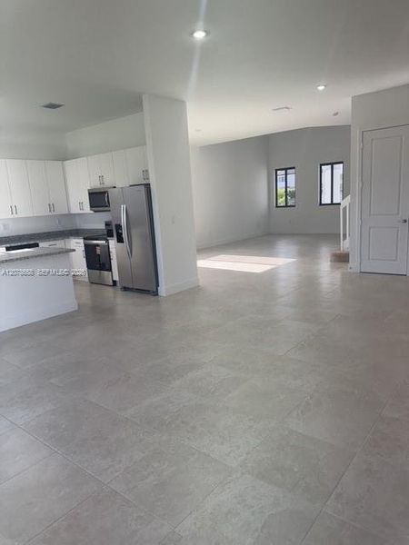 Spacious, unfurnished interior of a new home in , Homestead (Image 15).