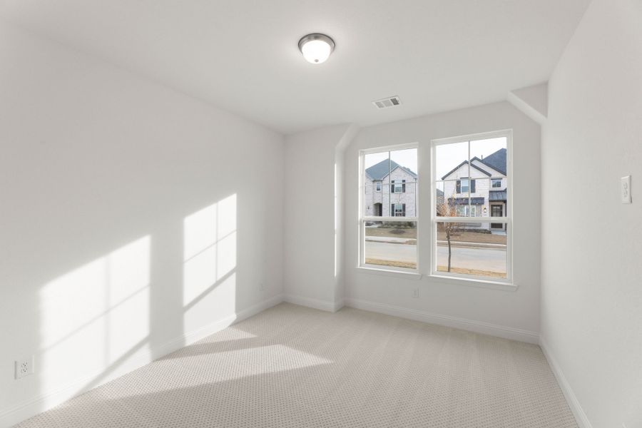 Spacious, unfurnished interior of a new home in Creekview Meadows, Pilot Point (Image 17).