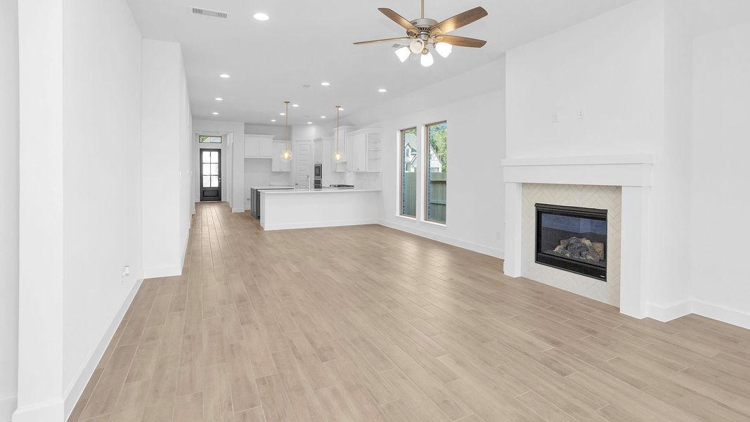 Spacious, unfurnished interior of a new home in Artavia 45', Conroe (Image 12).