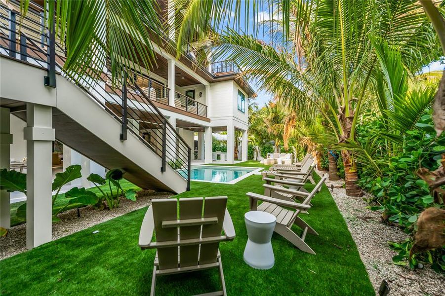 Exterior details and patio area of a home in , Anna Maria (Image 35).