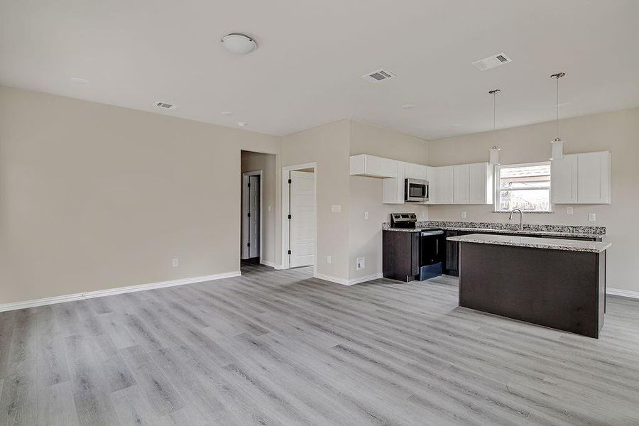 Spacious, unfurnished interior of a new home in , Fort Worth (Image 18).