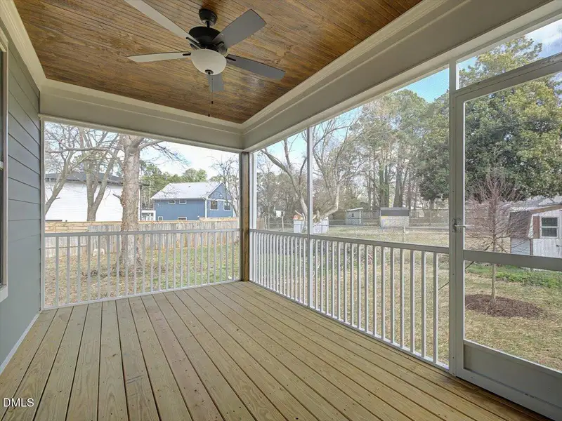 33-Screened Porch 33-Screened Porch