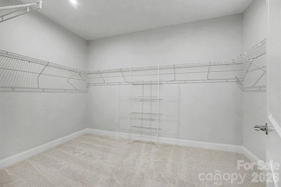 Spacious, unfurnished interior of a new home in Handsmill on Lake Wylie, York (Image 22).