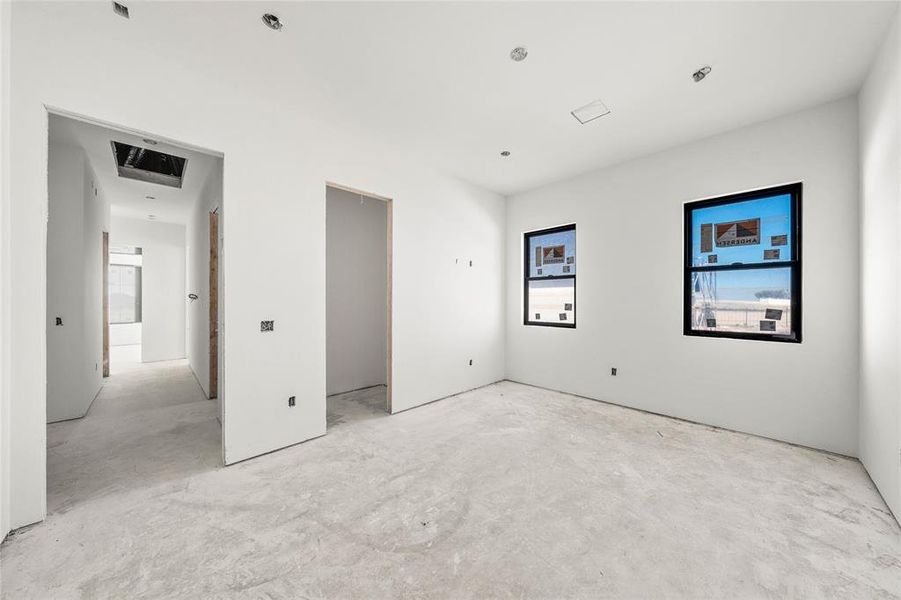 Spacious, unfurnished interior of a new home in , Woodway (Image 9).