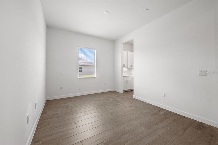 Spacious, unfurnished interior of a new home in Calusa Country Club, Lakewood Ranch (Image 22).