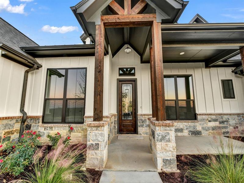 Exterior details and patio area of a home in , Weatherford (Image 4).