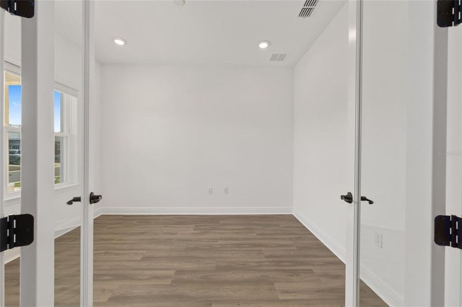 Spacious, unfurnished interior of a new home in , Ocala (Image 17).