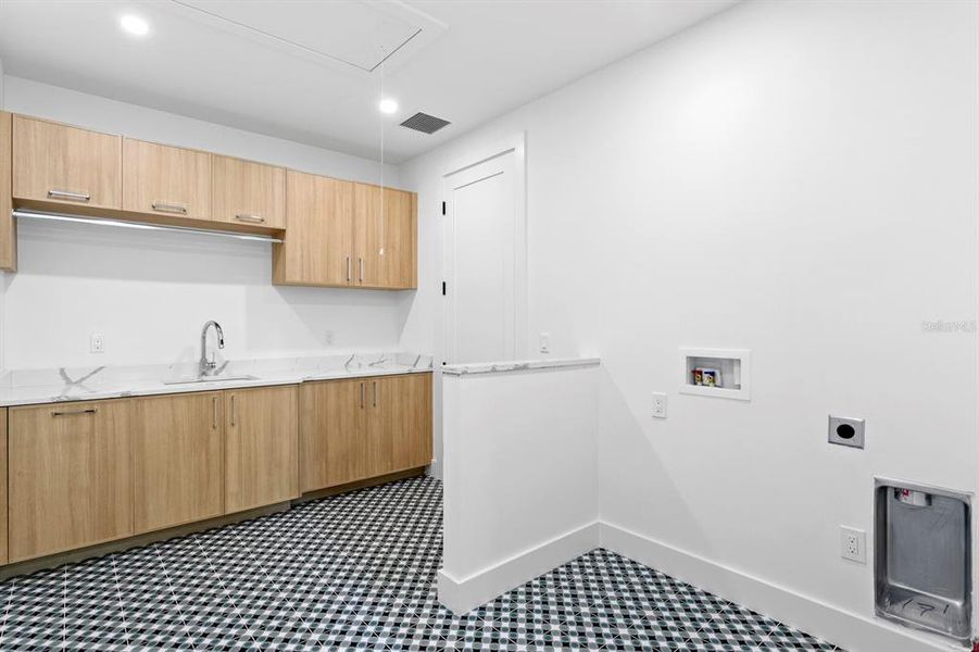 Furnished interior view inside a new home in , Tampa (Image 75).