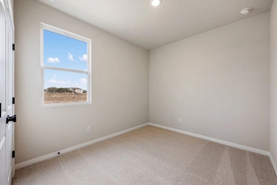 Spacious, unfurnished interior of a new home in Berry Creek Highlands, Georgetown (Image 23).