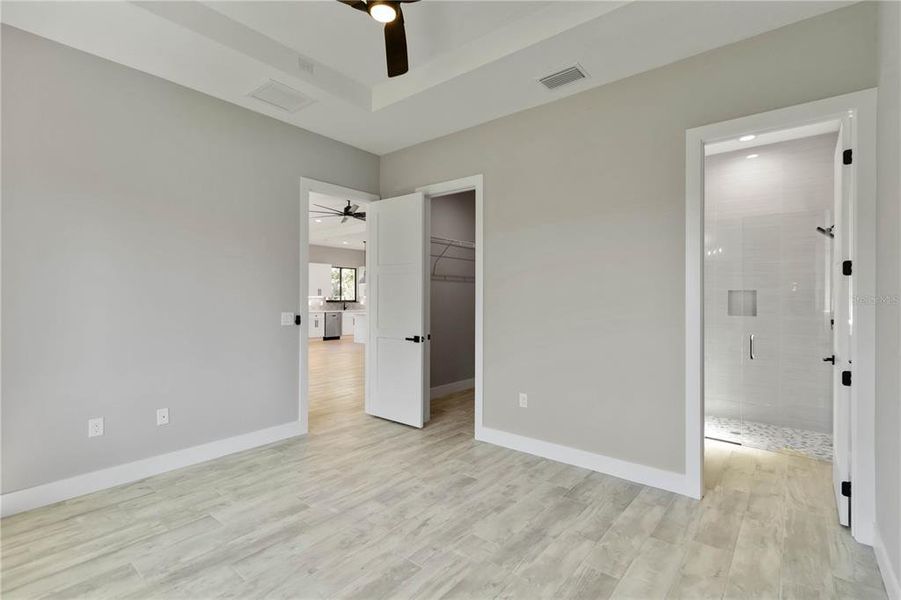 Spacious, unfurnished interior of a new home in , Rotonda West (Image 25).