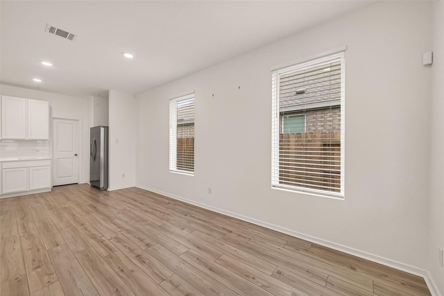 Spacious, unfurnished interior of a new home in Sunterra, Katy (Image 17).